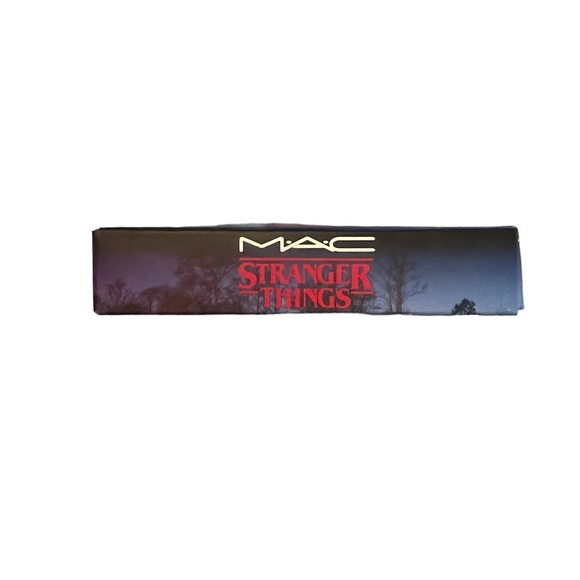 M•A•C X STRANGER THINGS Lipglass Wild Wheeler Pink - Picture 4 of 7